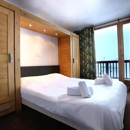 Hotel apartamentowy Des Neiges : La Cime Des Arcs 4*
